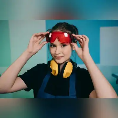 漕鹤蕾
